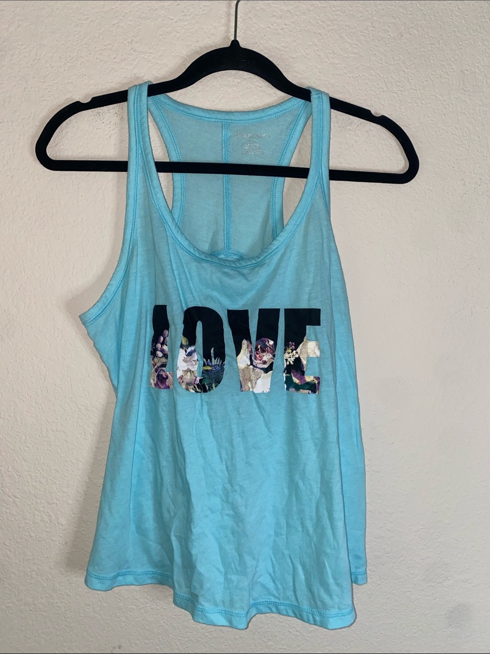 🪼Adorable Light blue floral “Love” sleep tank top!